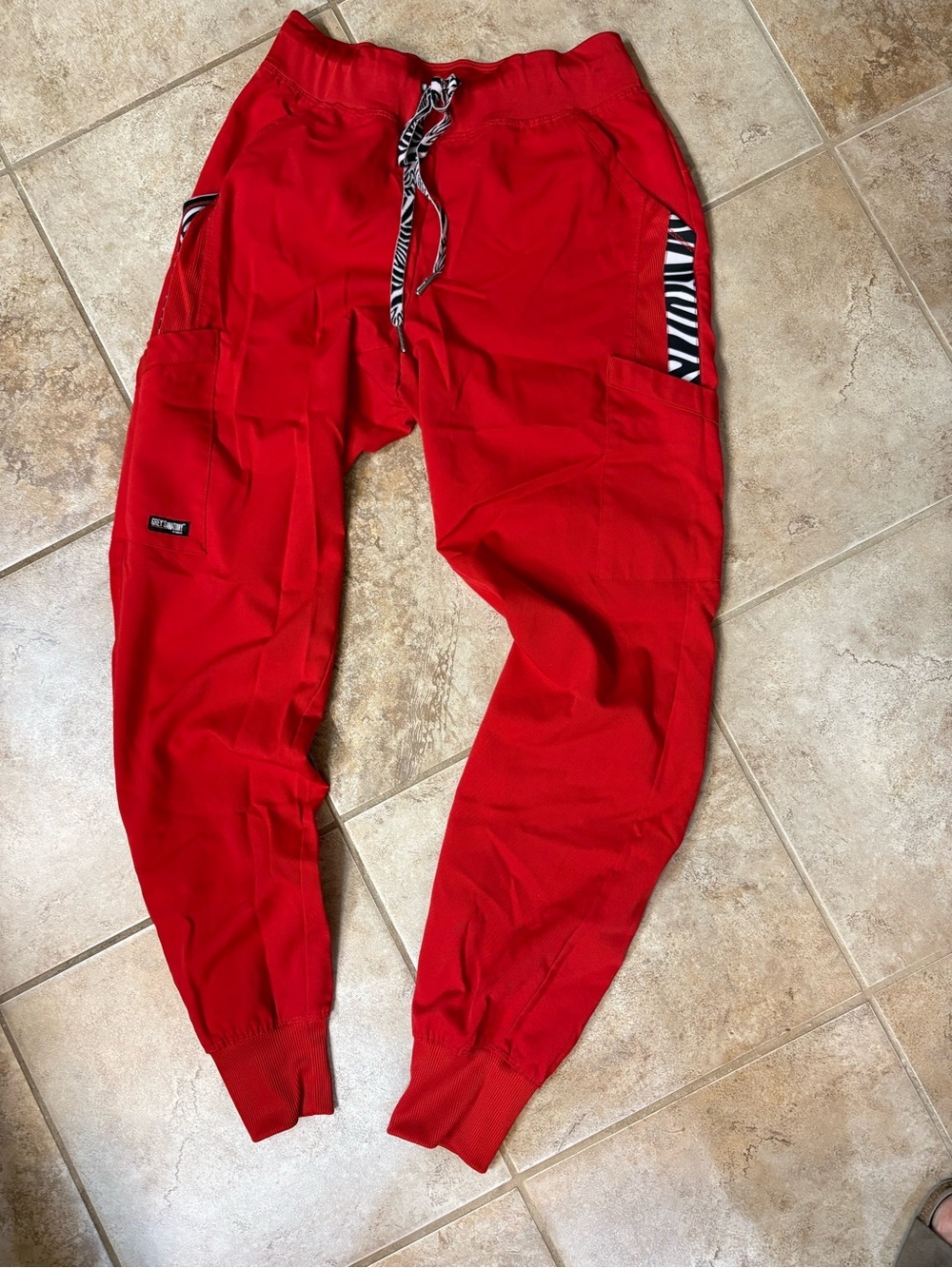 ▪️GRAY’S ANATOMY Red & Zebra Jogger Scrubs